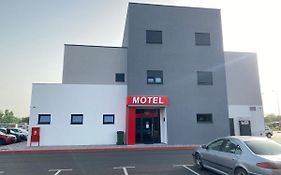 Belamionix Motel